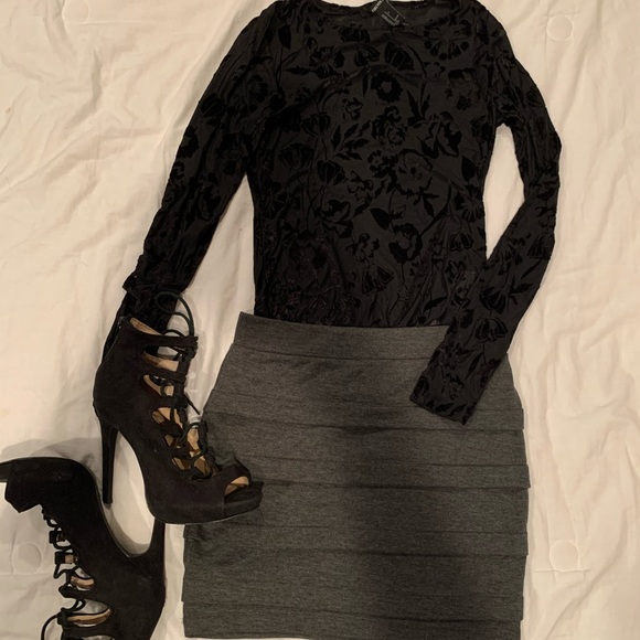 4/$25 Women skirt - Picture 3 of 5